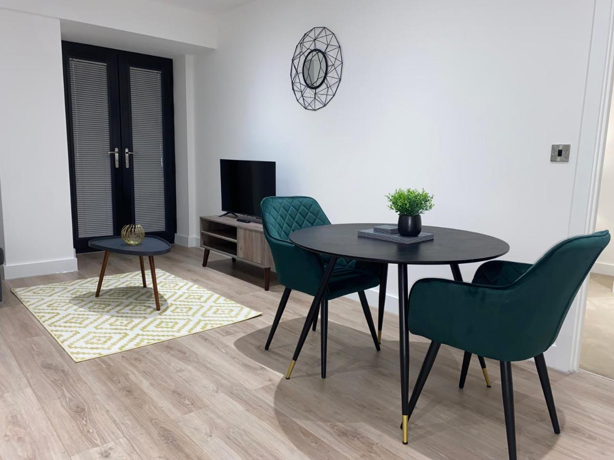 Roomotel - Broadoaks Apartments Солігалл Екстер'єр фото